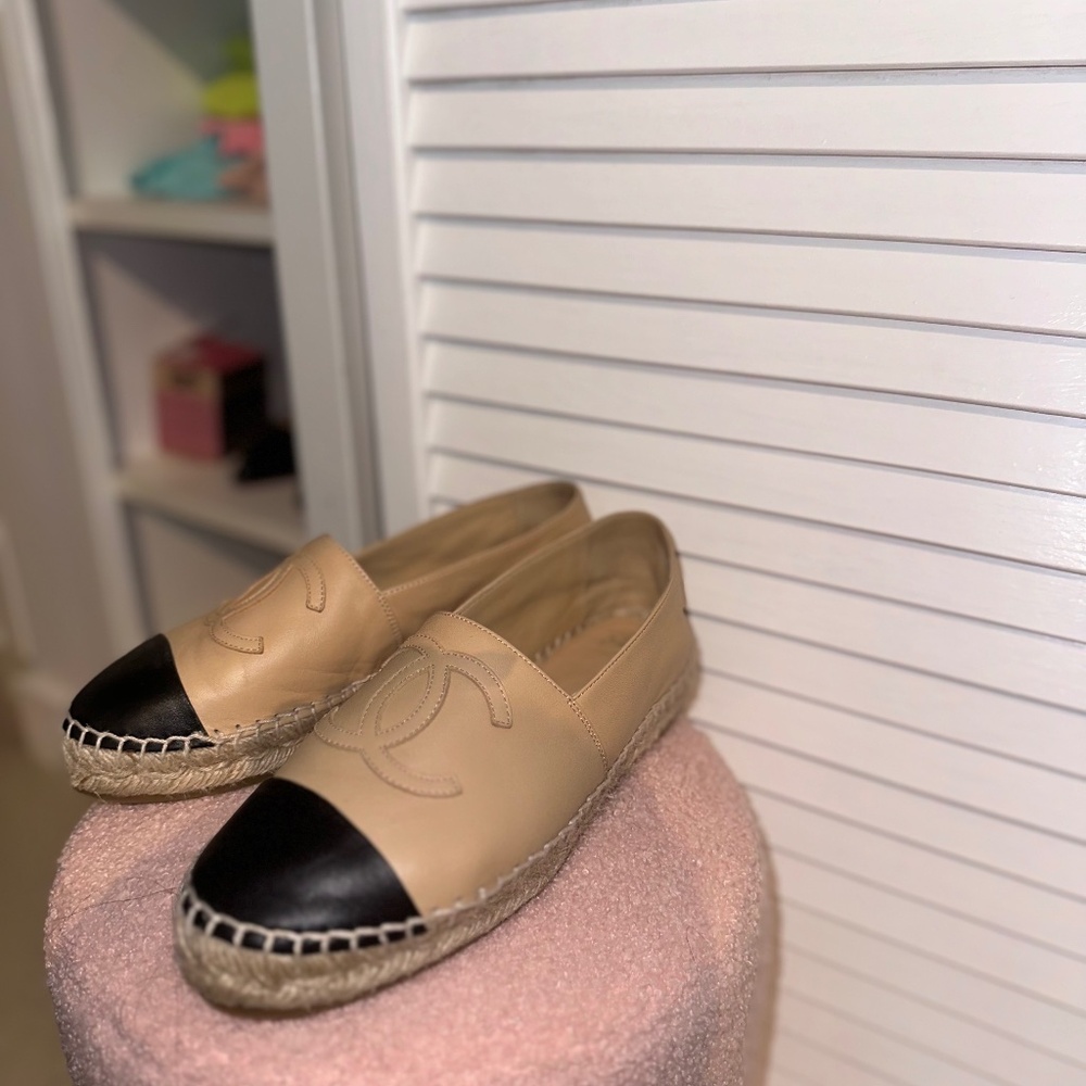 Classic chanel espadrilles - Picture 1 of 5